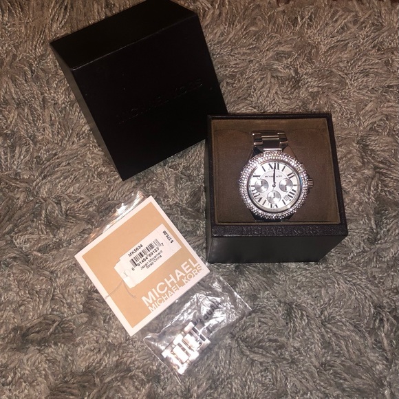 Excellent preowned condition rhinestone Michael Kors watch - Picture 2 of 3